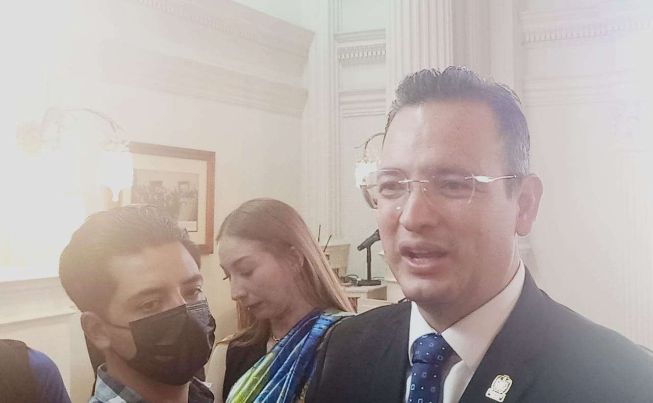 Desea alcalde éxito a Heliodoro Araiza como rector interino de la UACh ...