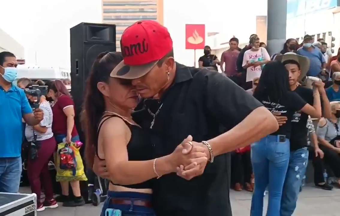 Don Elmer, el bailador de Chihuahua, se hizo viral por su ritmo