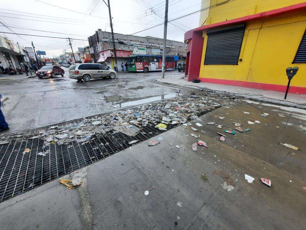 Retiran basura del drenaje de la zona centro | La Opción de Chihuahua