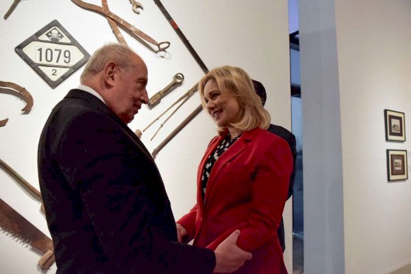 Presenta Guillermo Luján Peña su libro Nunca te rindas La Opción de