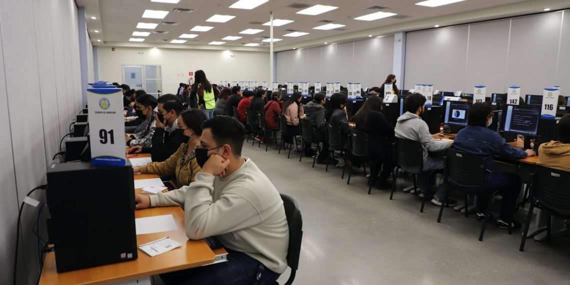 Arranca la UACJ examen de admisión