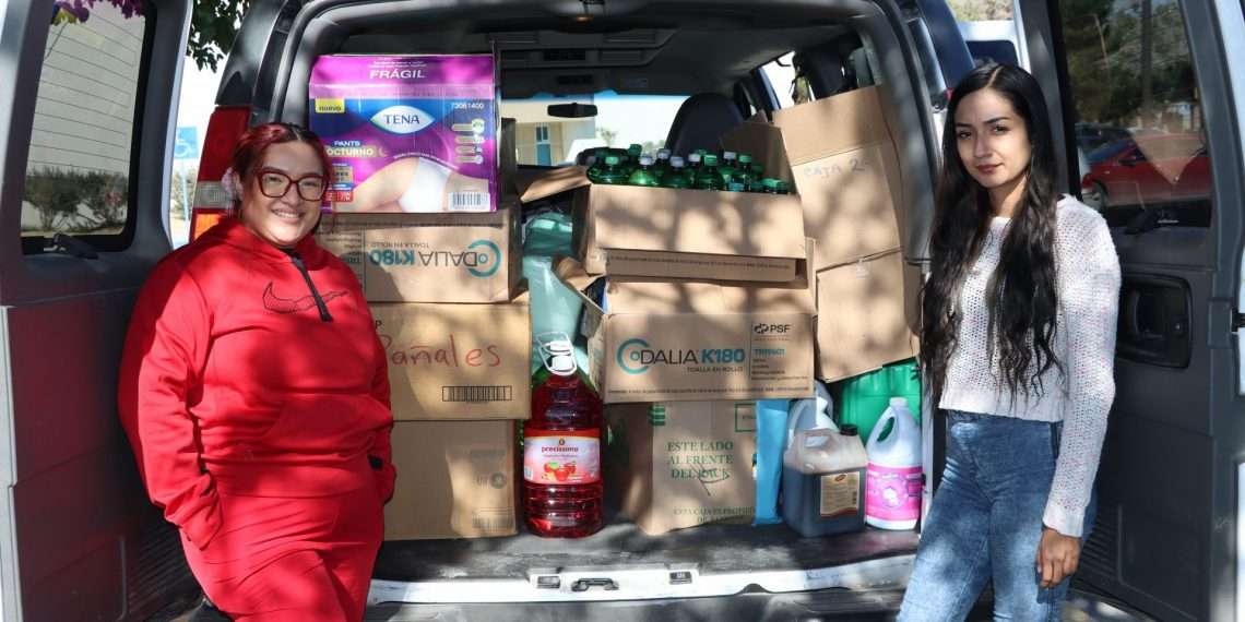 Lleva UACJ donaciones al Asilo de ancianos desamparados 
