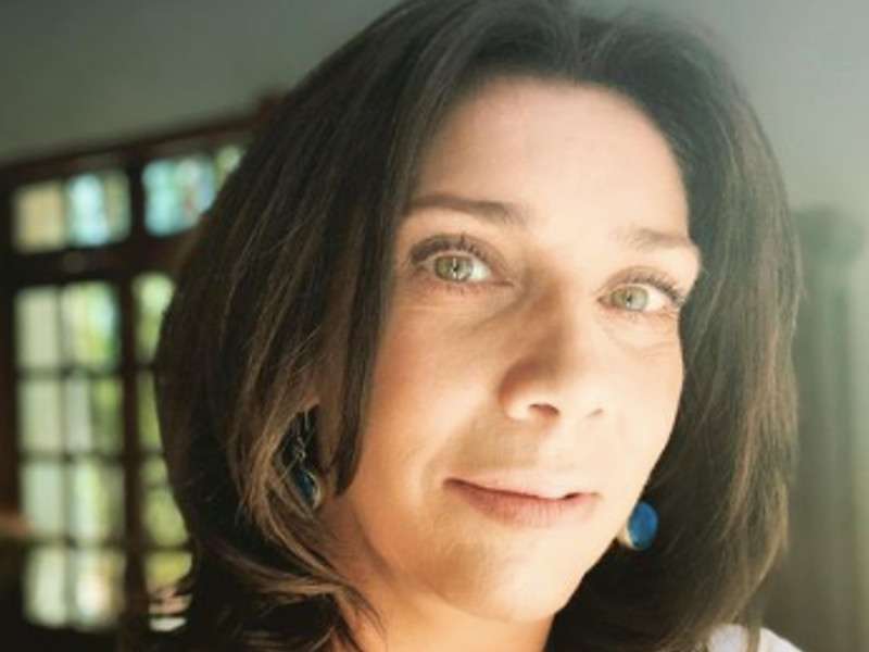 Revela Cynthia Klitbo que de niña su mamá la vendió a un desconocido