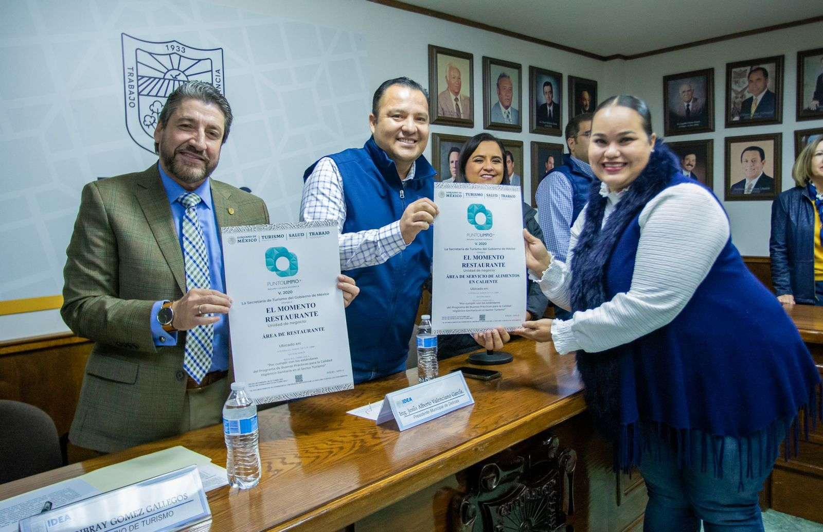 Entregan distintivo punto limpio a establecimientos en Delicias