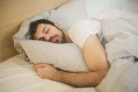 El que bien ronca, mal duerme