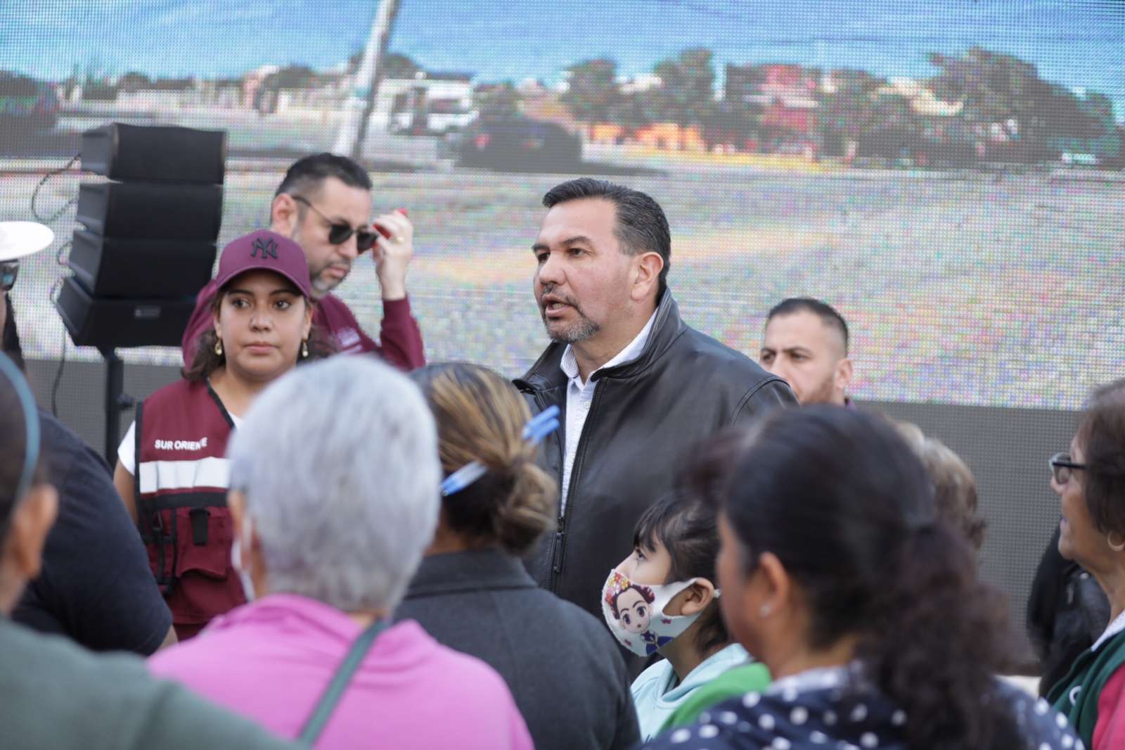 Entrega alcalde obras de repavimentación de la avenida Ramón Rayón