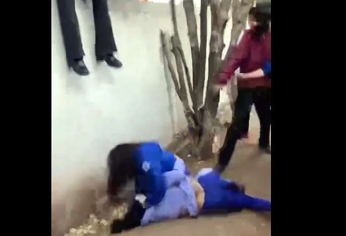 Viralizan video de alumnas de secundaria peleando