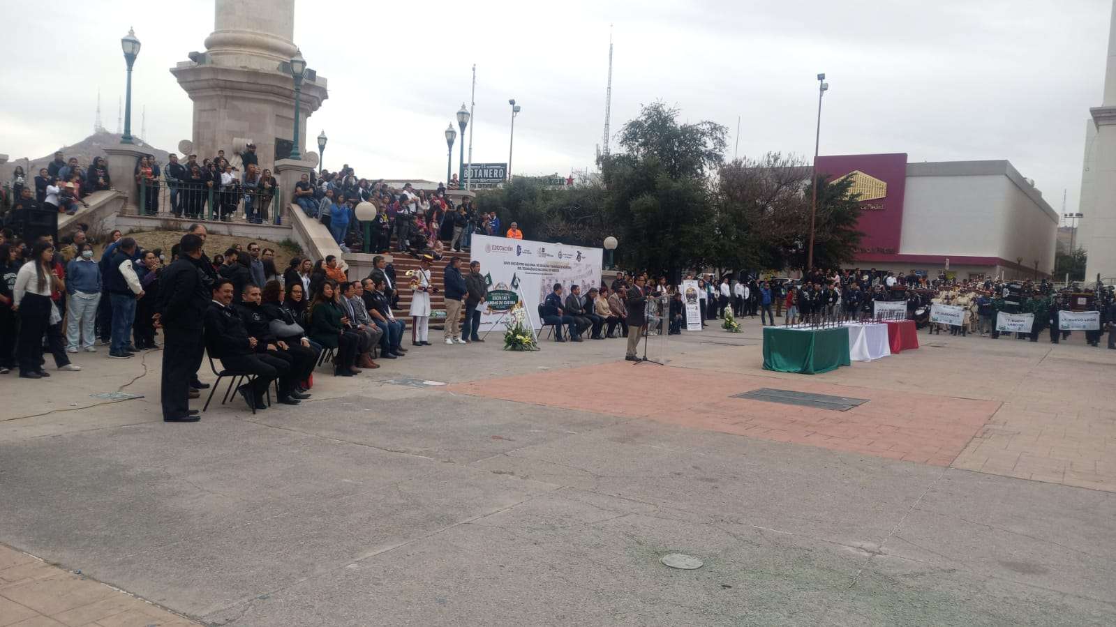 Clausuran encuentro nacional de escoltas y bandas de guerra | La Opción ...