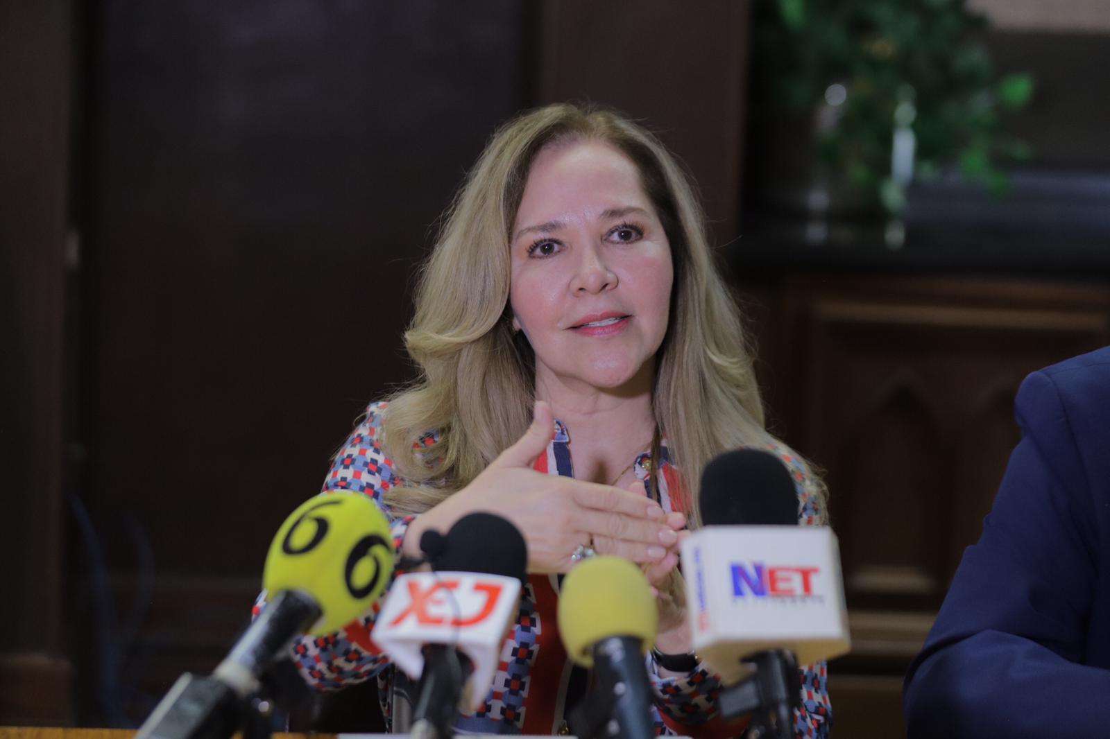 Renuncia Adriana Fuentes Téllez al gabinete municipal