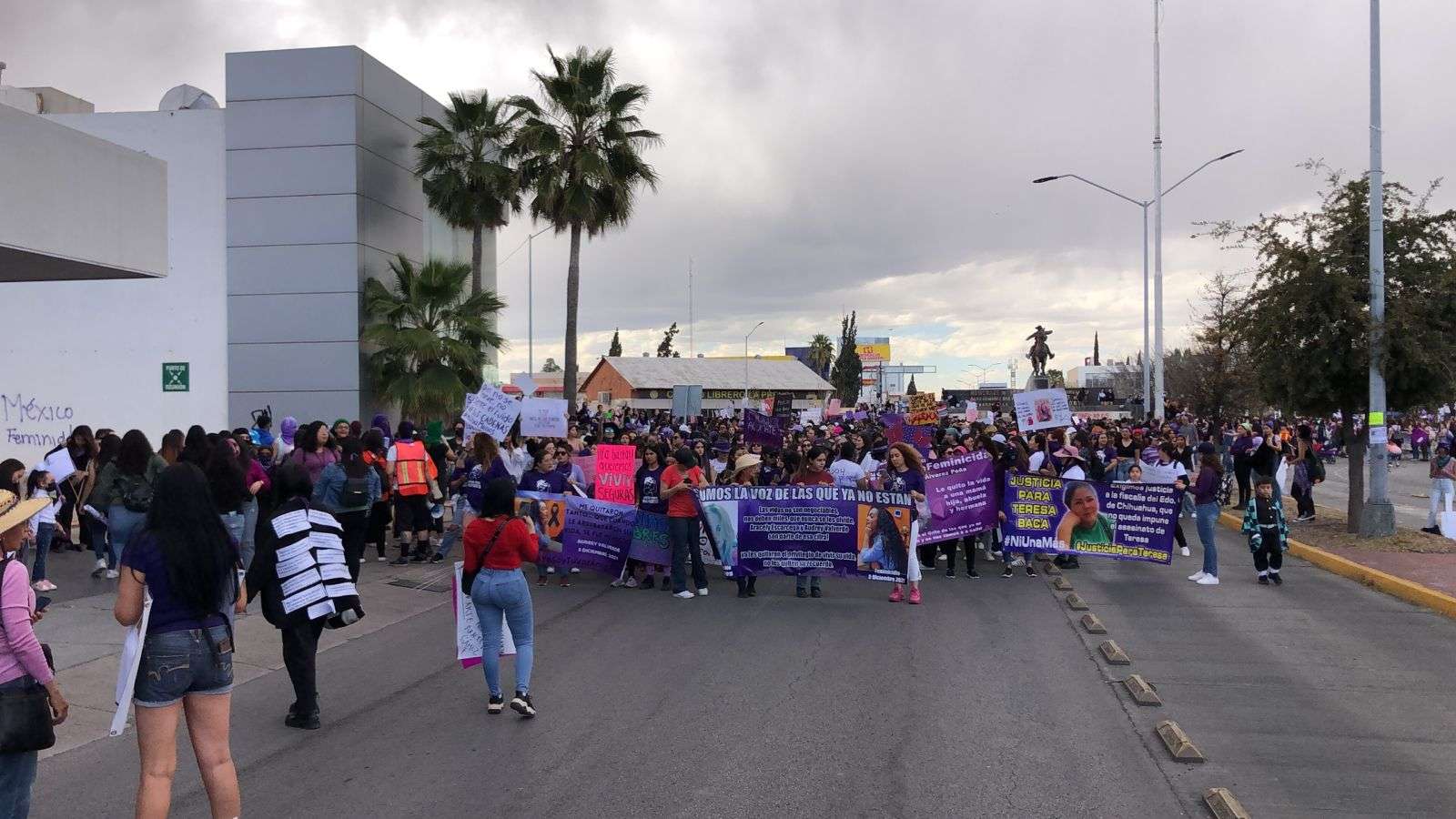 Inicia la marcha conmemorativa del Día Internacional de la Mujer | La ...
