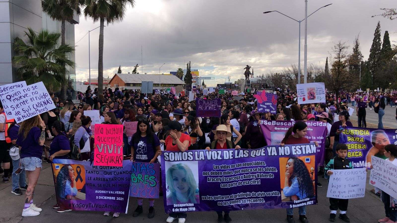 Inicia la marcha conmemorativa del Día Internacional de la Mujer | La ...