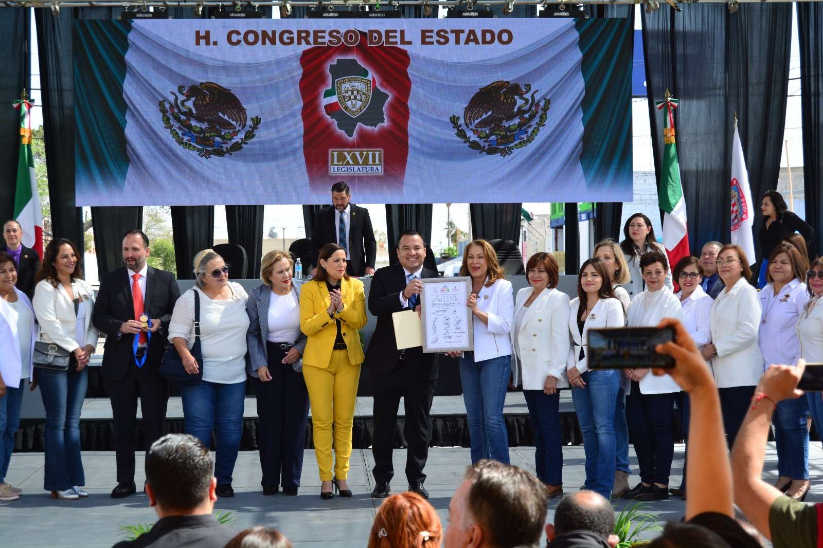 Reconocen a fundación Adelitas en sesión de Congreso en Delicias
