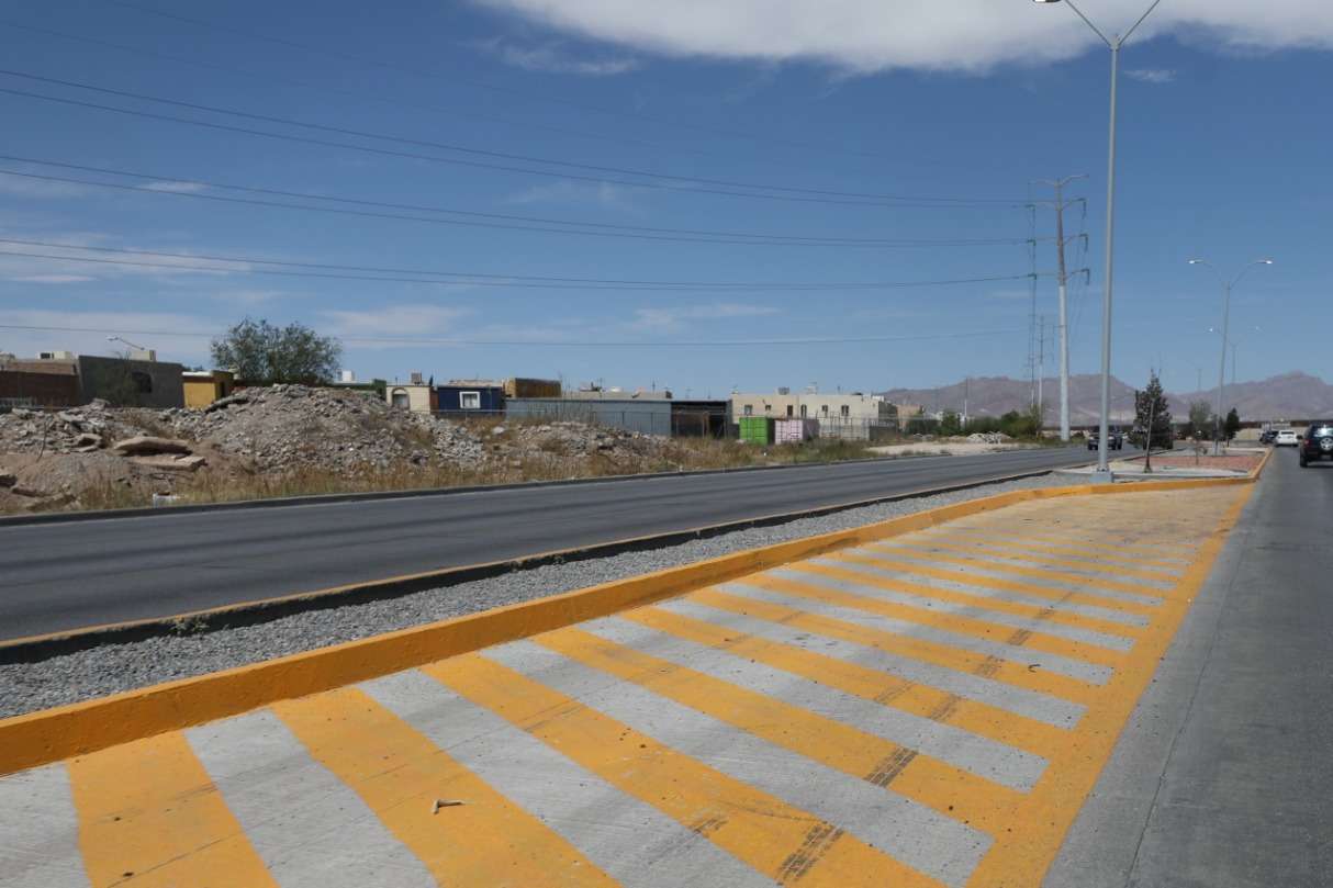 Entrega alcalde obras de rehabilitación de camellón del bulevar Juan Pablo II