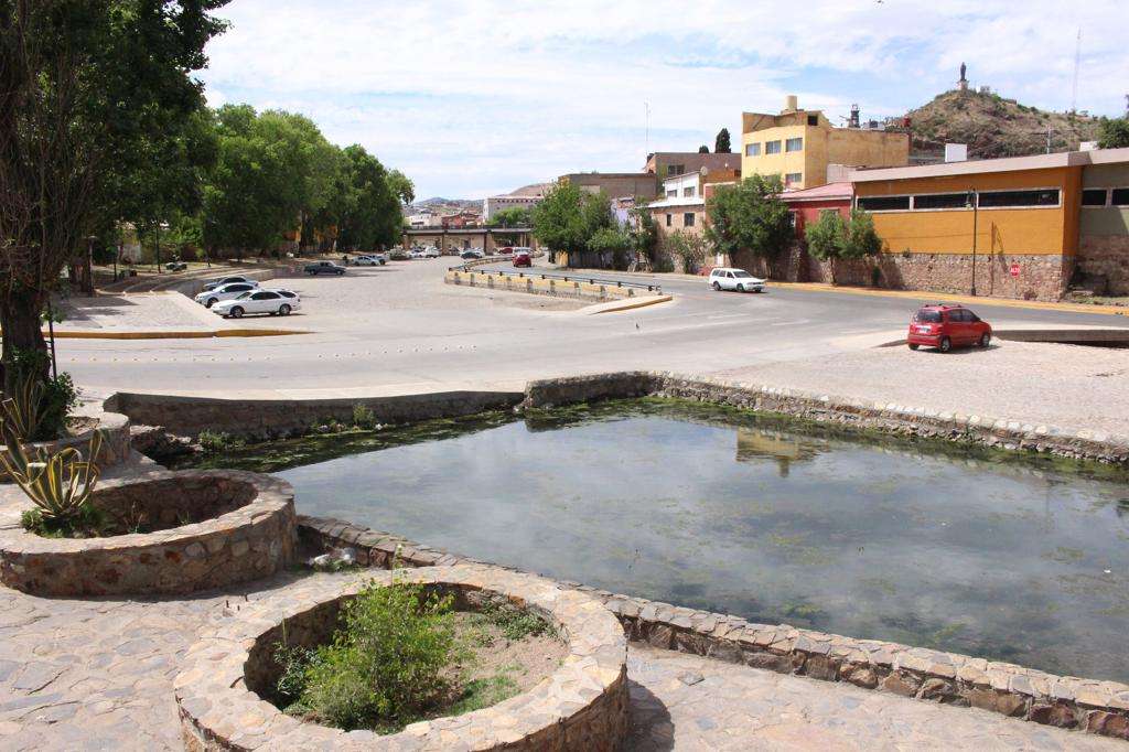 Servicios Públicos atiende reporte de limpieza en el estanque del empedrado  del río | La Opción de Chihuahua