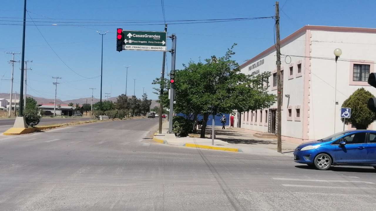 Vialidades y camellones de nueva zona comercial de NCG lucen sucios y con  asfalto malo | La Opción de Chihuahua