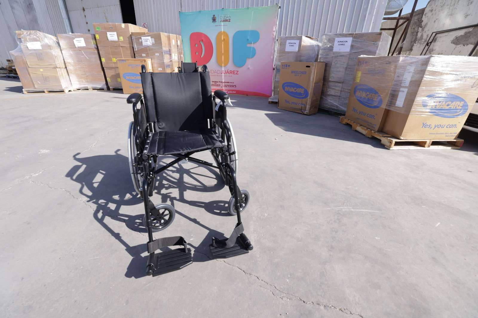 Dona Fundación Cimarrón material médico al DIF Juárez 
 