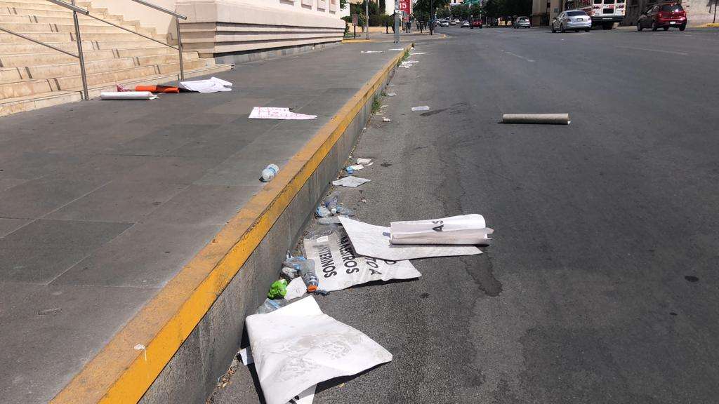 Dejan maestros gran cantidad de basura en el centro | La Opción de ...