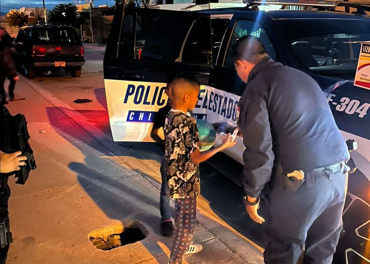 Regalan Policías Estatales Bolsitas De Dulces A Niños La Opción De Chihuahua 3309