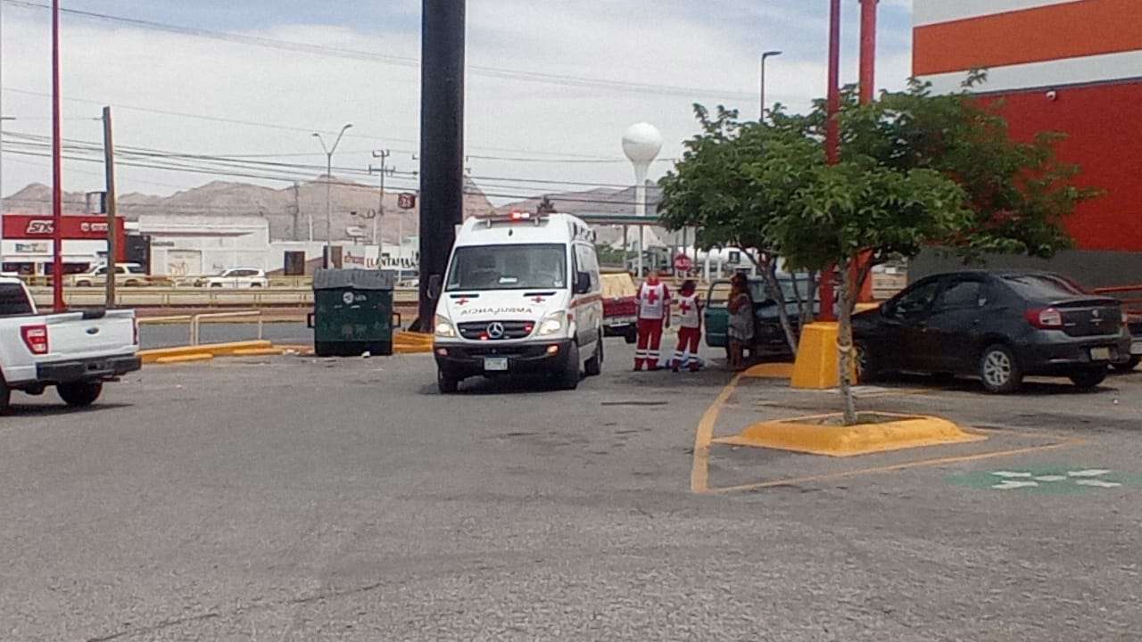 Muere al sufrir infarto al exterior de AutoZone | La Opción de Chihuahua