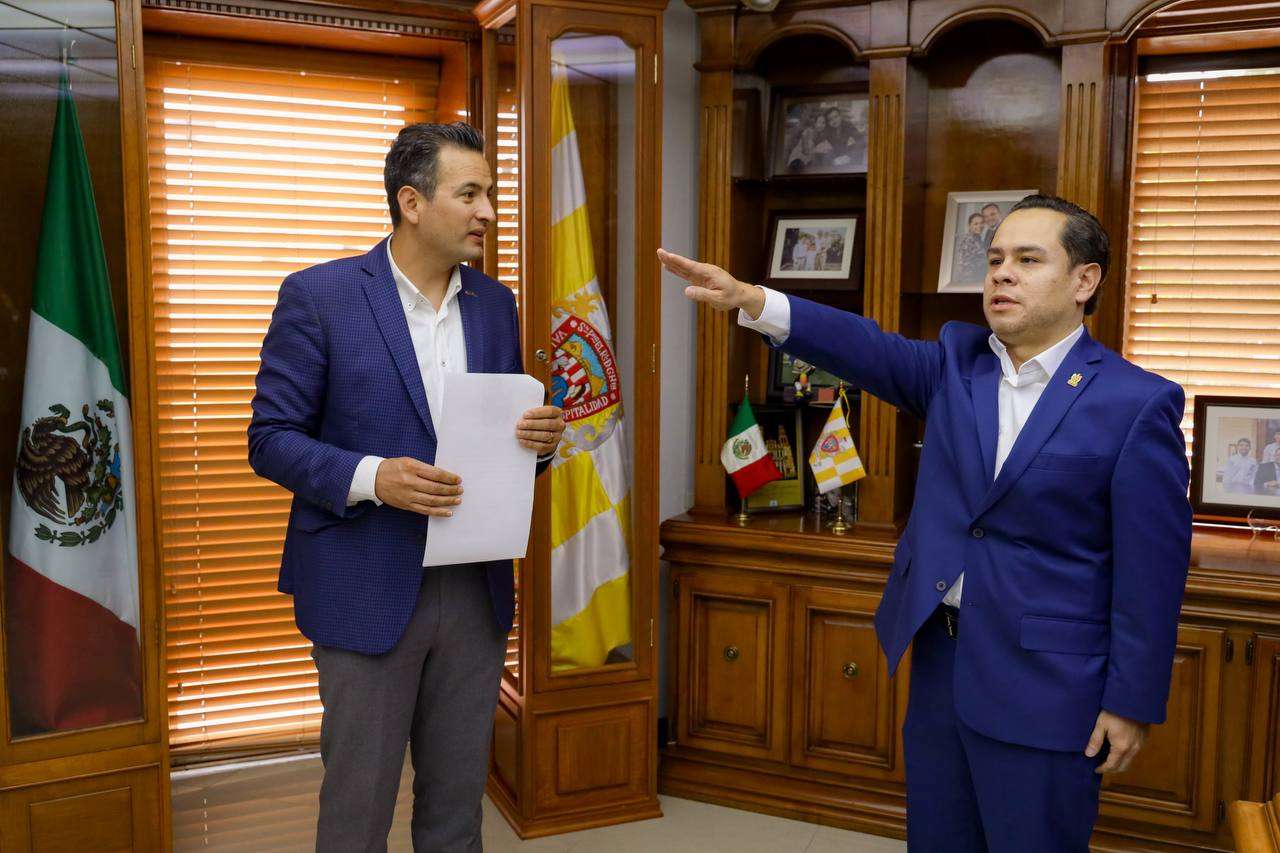 Toma protesta alcalde Marco Bonilla a Luis Alberto Báez como Director ...
