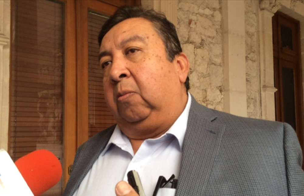 Realiza Santiago de la Peña reunión privada con César Jauregui Robles
