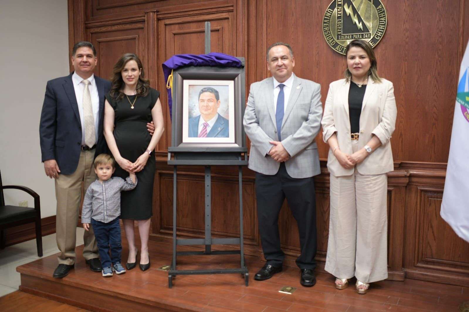 Develan retrato del exrector de la Uach Heliodoro Araiza | La Opción de ...