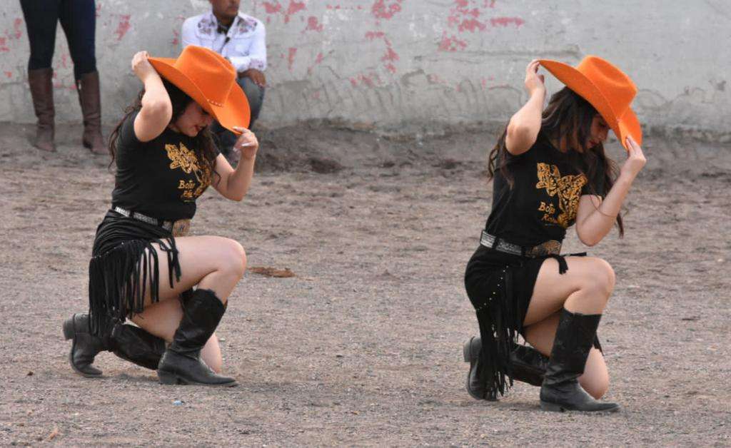 Disfrutan del espectáculo Rodeo Botas Rotas en las Jornadas Villistas ...
