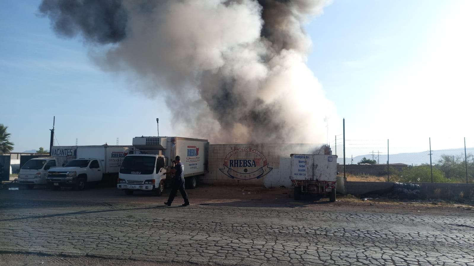 Consume incendio fabrica Rhebsa en colonia Valles de Chihuahua | La ...