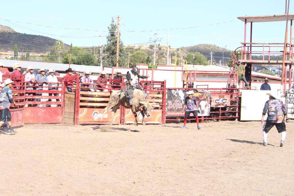 Disfrutan del espectáculo Rodeo Botas Rotas en las Jornadas Villistas ...