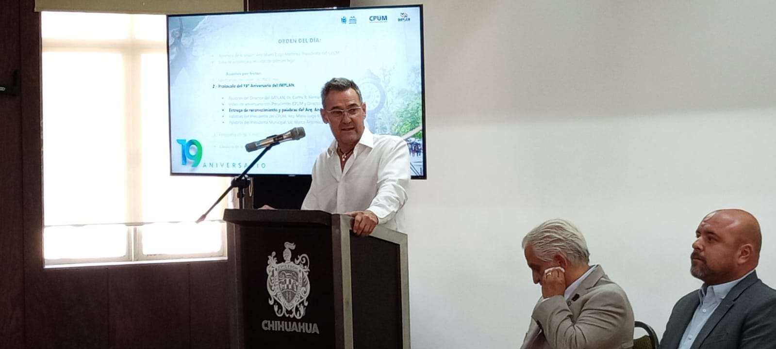 Entregan reconocimiento a Elías Madero por su trayectoria dentro del