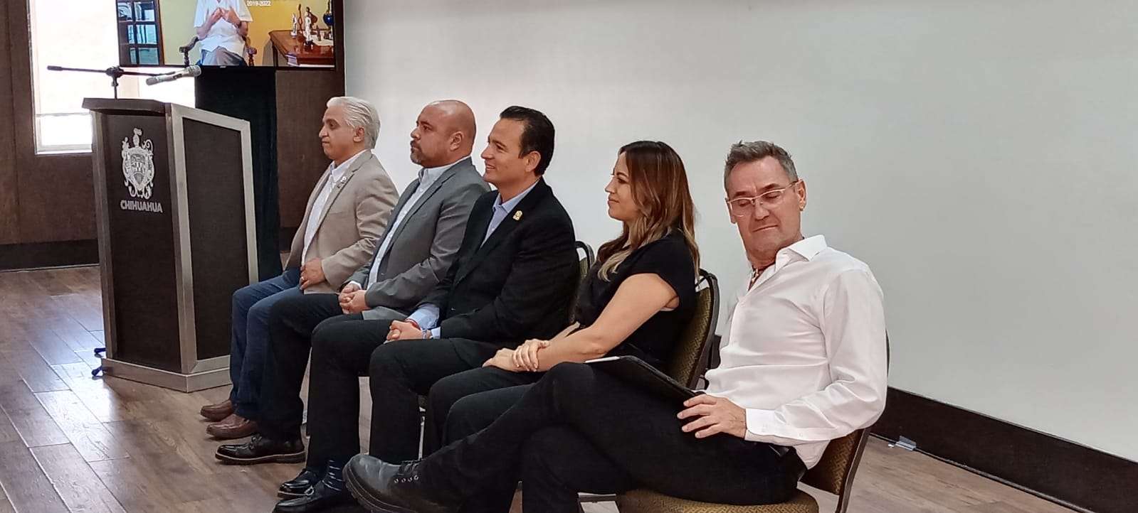 Entregan reconocimiento a Elías Madero por su trayectoria dentro del