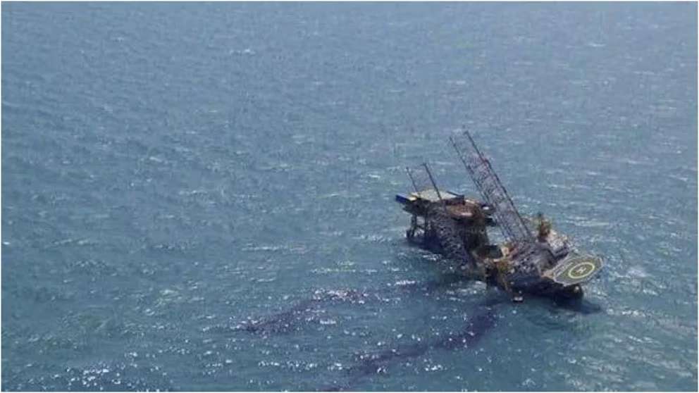 Evade Amlo tema de derrame de Pemex en Campeche