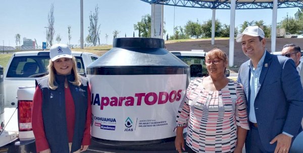 Entrega Jcas tinacos a escuelas y particulares | La Opción de Chihuahua