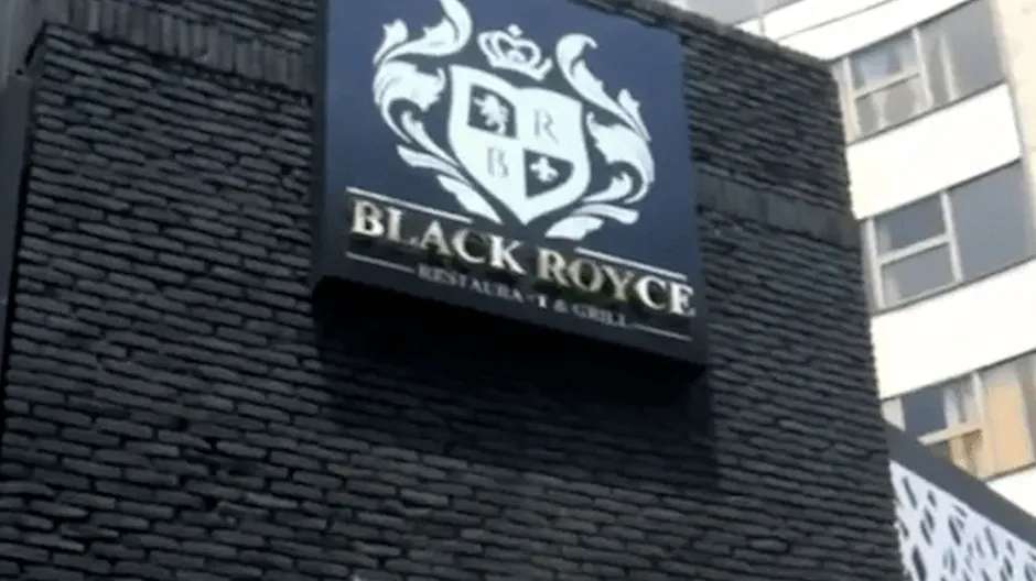 Drogaban a clientes del Black Royce mujeres del lugar