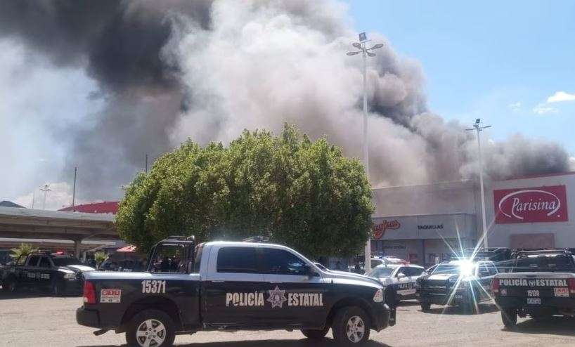 Consume incendio tienda de telas Parisina en Hermosillo