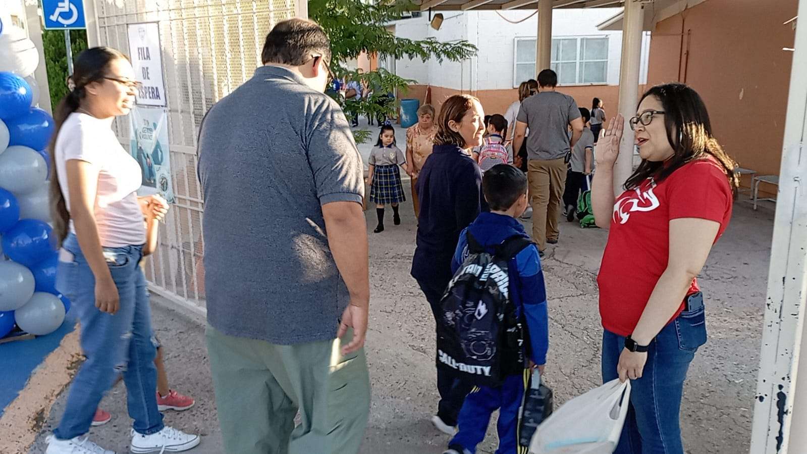 Regresan 700 mil niños de todo el estado a las escuelas sin libros | La ...