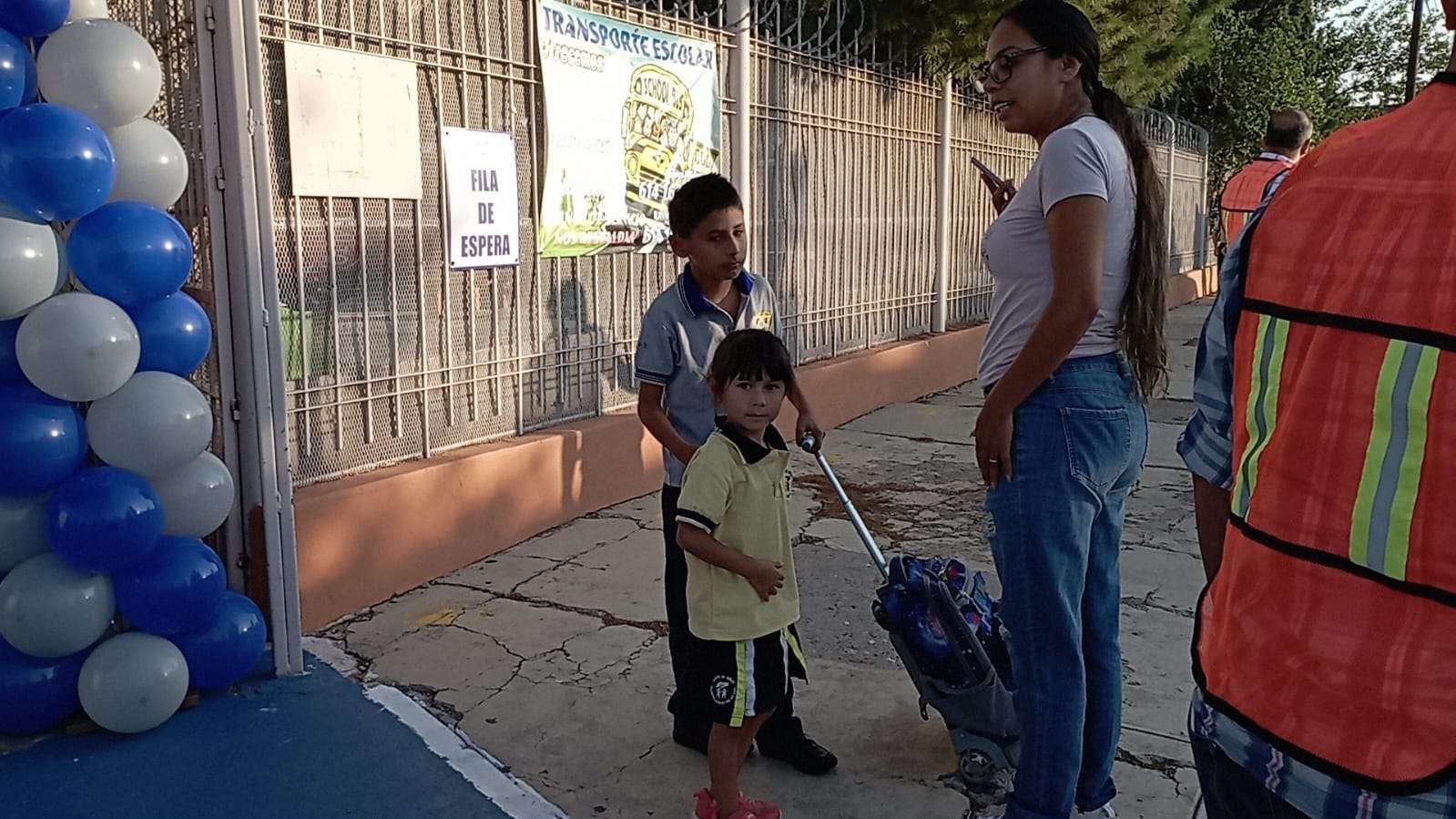 Regresan 700 mil niños de todo el estado a las escuelas sin libros | La ...