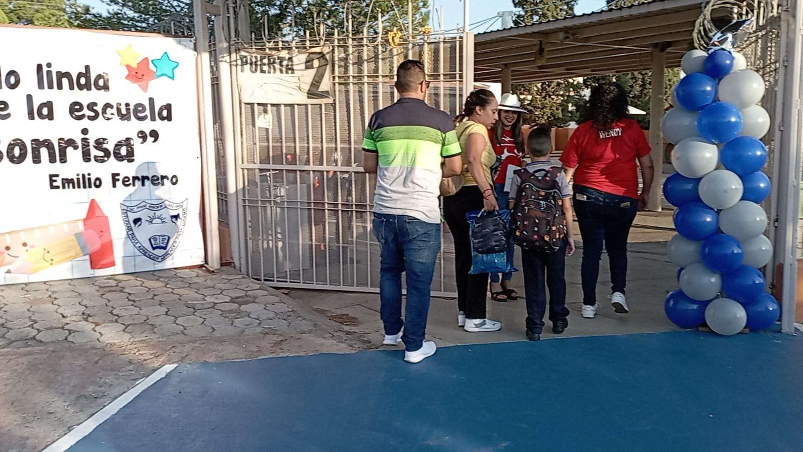 Regresan 700 mil niños de todo el estado a las escuelas sin libros | La ...