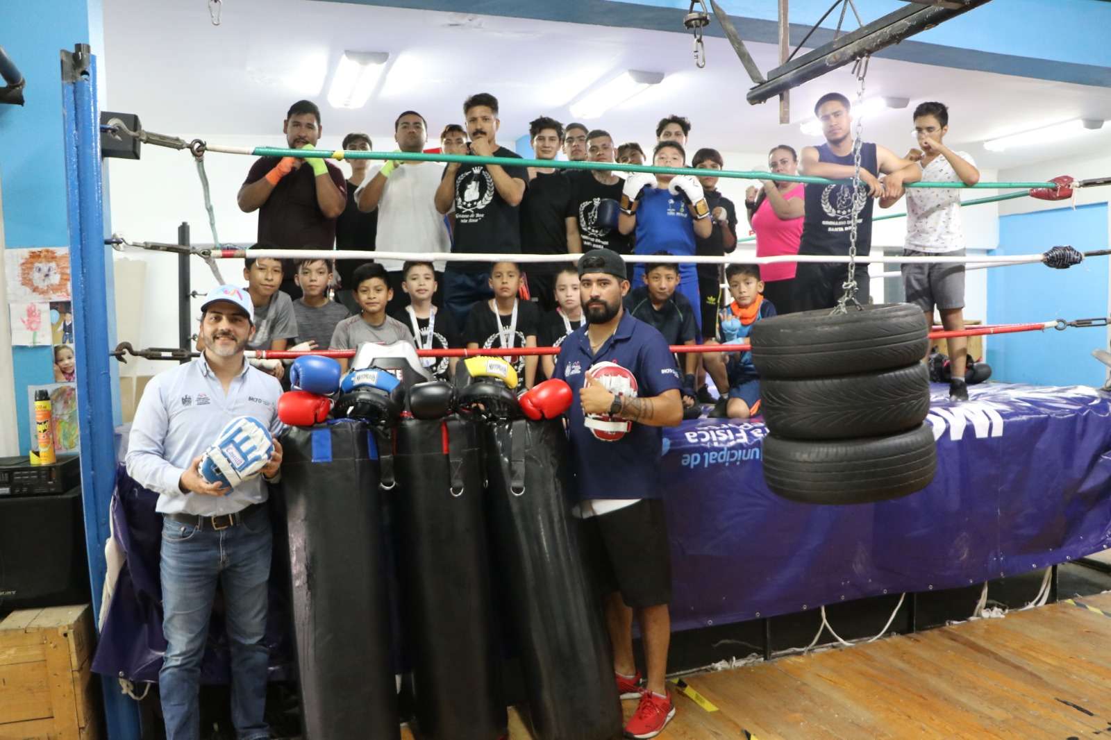 Entrega Gobierno Municipal material deportivo al gimnasio de box Santa Rosa