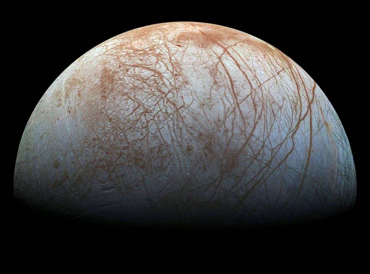 Europa, una luna de Júpiter con agua, CO₂ y fascinantes posibilidades