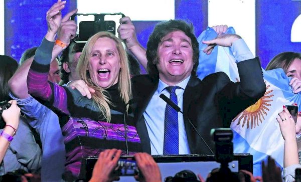 Viaja a Argentina hijo de Bolsonaro para apoyar a Javier Milei en ...