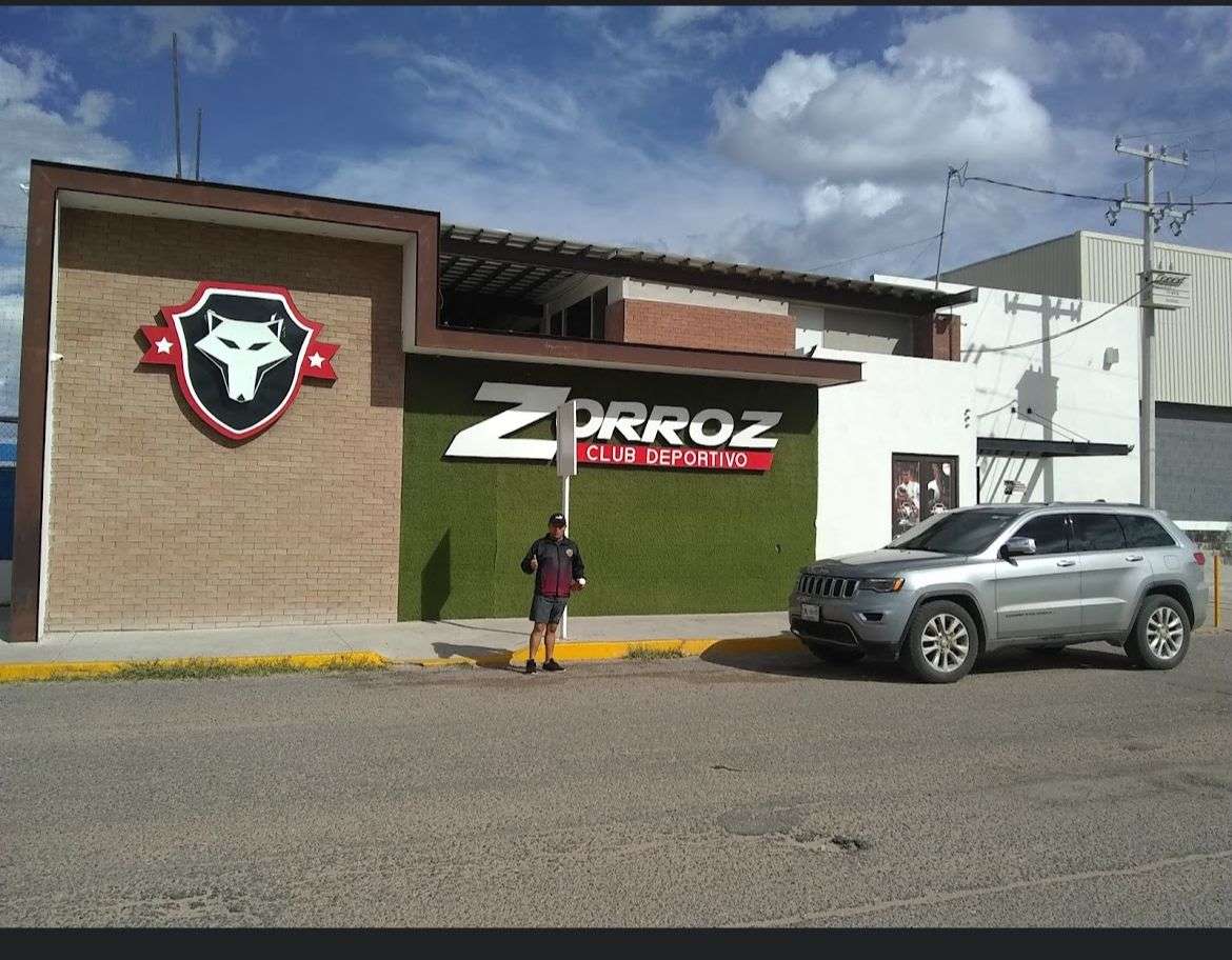 VIDEO// Golpea paterfamilia dos niños en la final de la liga de los Zorros