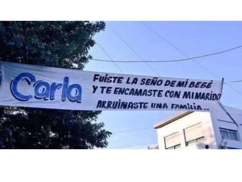 Exhibe a maestra que se metió con su marido