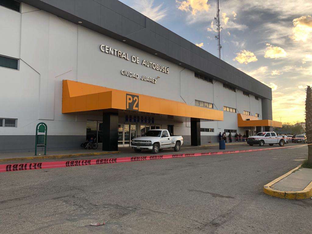 Muere mujer en central camionera 