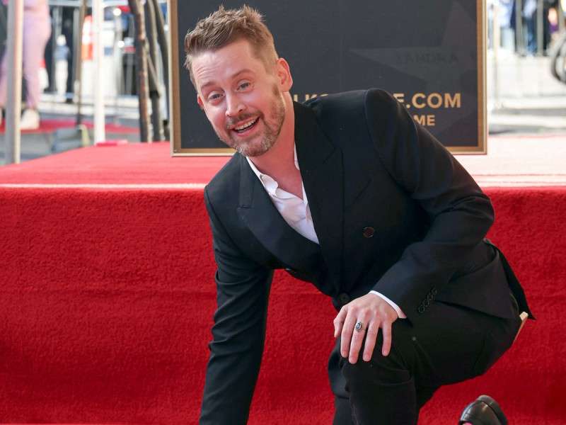 Recibe Macaulay Culkin su estrella en el Paseo de la Fama