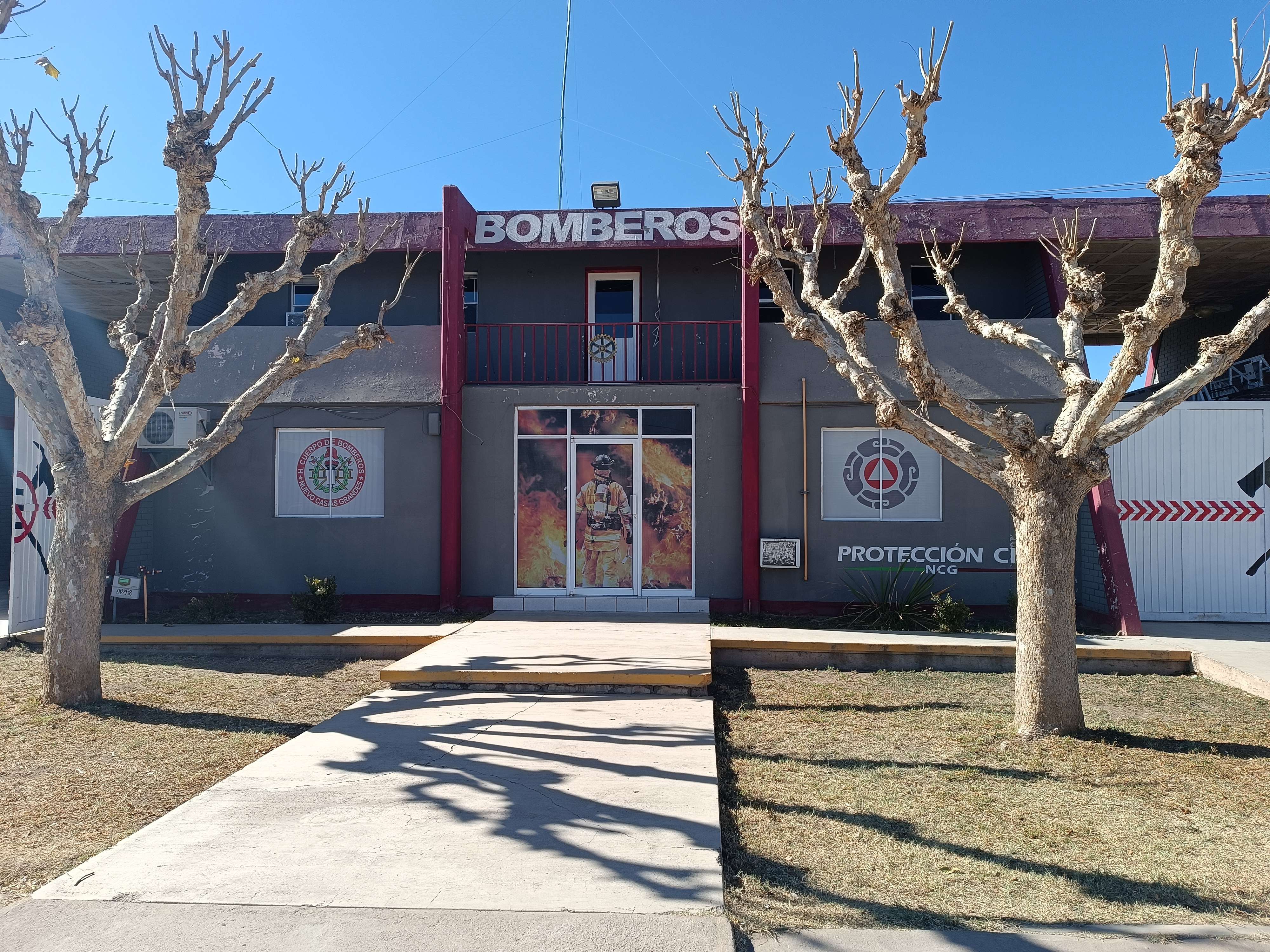 Acude Bomberos a incendio de pasto