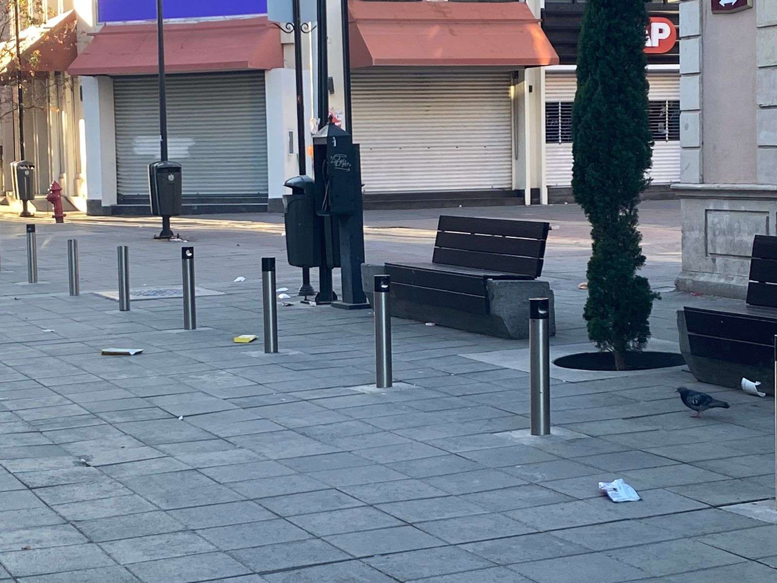 Amanece el centro de la ciudad con basura regada en las calles | La ...