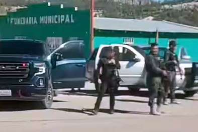[Montan soldados con tenis su retén en la sierra ¿Y la policía?]