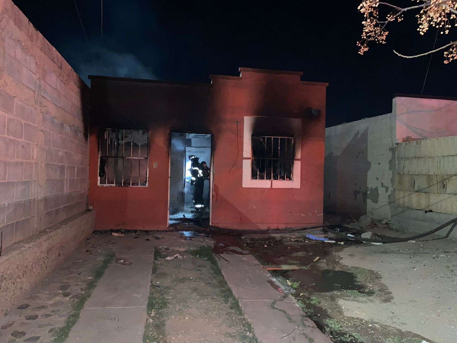 Se incendia casa en la colonia Jardines de Oriente | La Opción de Chihuahua