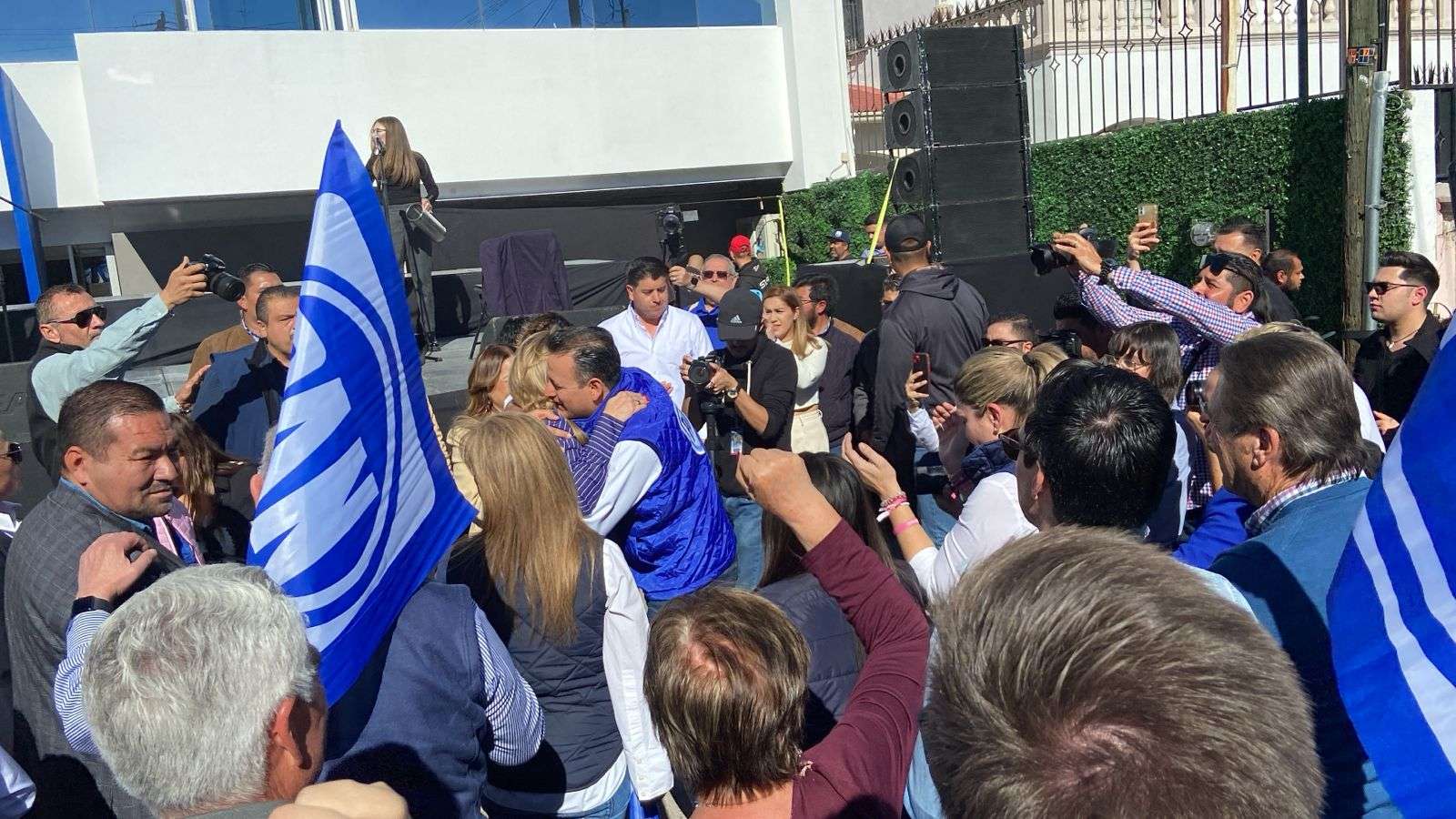Acude Maru Campos a firma de candidatura de Marco Bonilla | La Opción ...